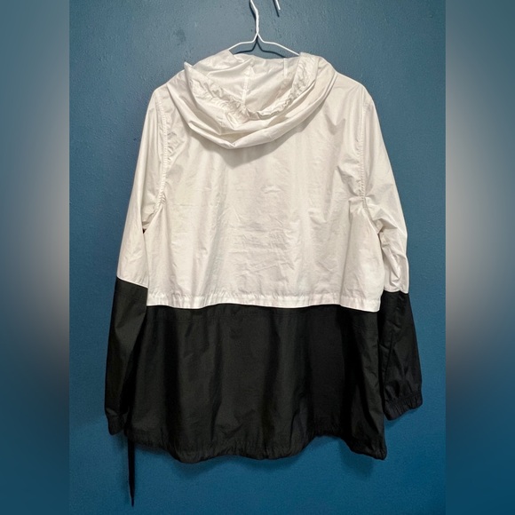 Nike Black and White Zip-Up Windbreaker - Large - Picture 5 of 10